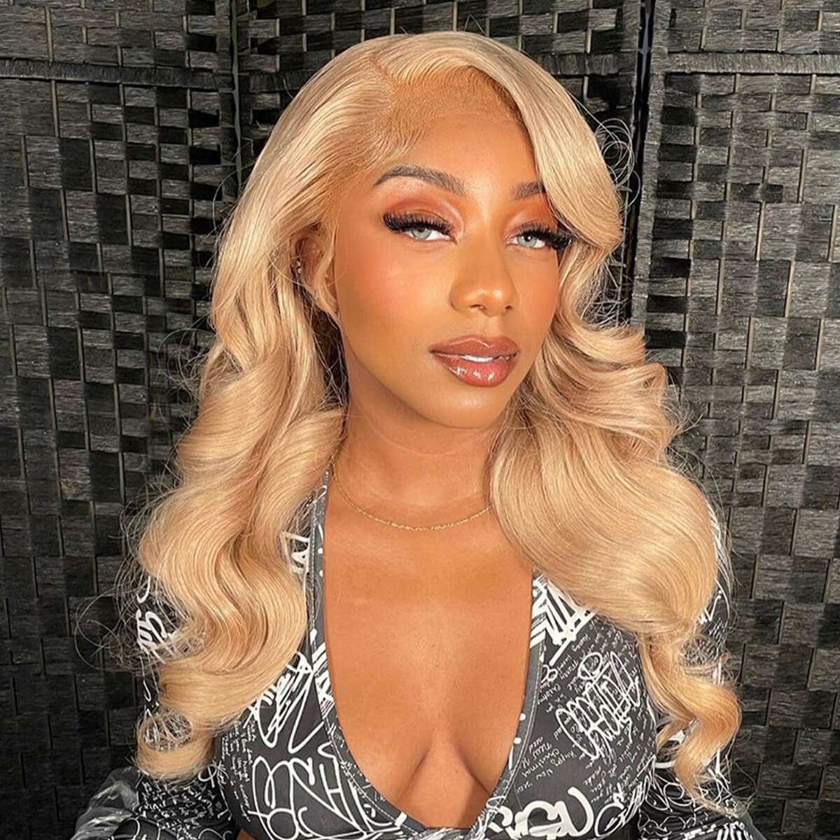 honey blonde body wave lace frontal wig (3)